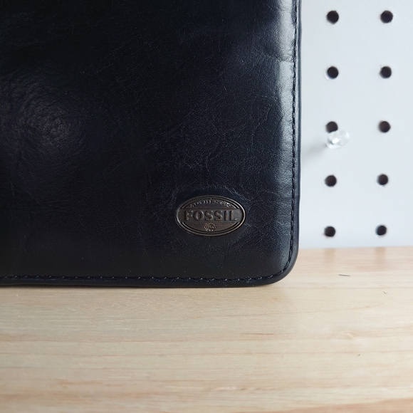 Fossil Estate Multi Passport Genuine Cowhide Leather Unisex Case MLG0084001 - Picture 5 of 15